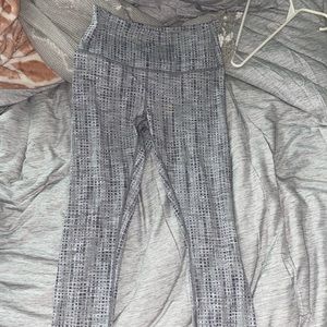 womens lululemon wunder under leggings !